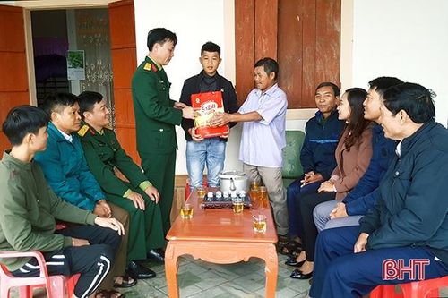'Đến từng ngõ, gõ từng nhà' để nâng cao chất lượng tuyển quân ở Hà Tĩnh