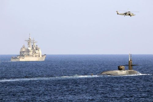 Răn đe Iran, tàu ngầm Mỹ chở tên lửa dẫn đường đi qua Eo biển Hormuz