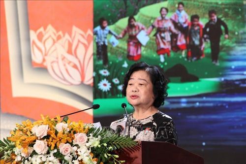 Trao học bổng Vừ A Dính tặng học sinh, sinh viên dân tộc vượt khó hiếu học
