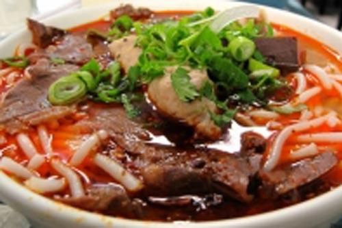 Cách nấu bún bò chuẩn Huế cho bữa sáng
