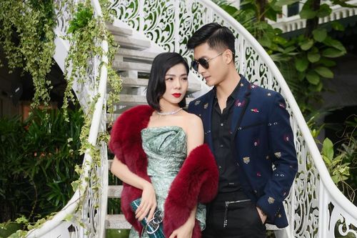 Lệ Quyên mặc váy mong manh, âu yếm tình tin đồn giữa trời rét 13 độ