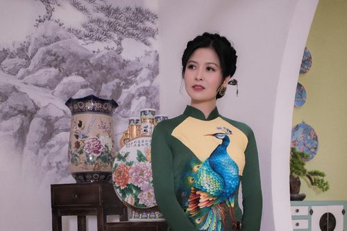 Thúy Hà 'Về nhà đi con' tái xuất với vẻ đẹp yêu kiều trong tà áo dài tha thướt