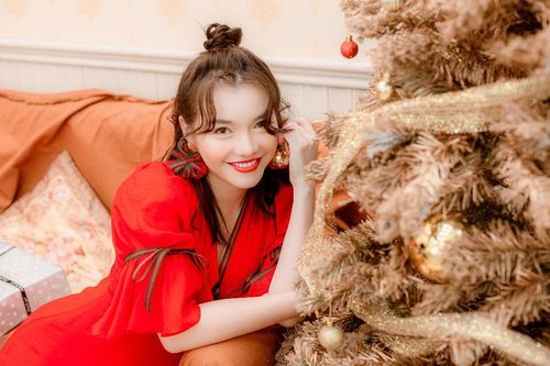 'Cô Hơn' trong Thương nhớ ở ai khoe vẻ đẹp ngọt ngào trong bộ ảnh Giáng sinh
