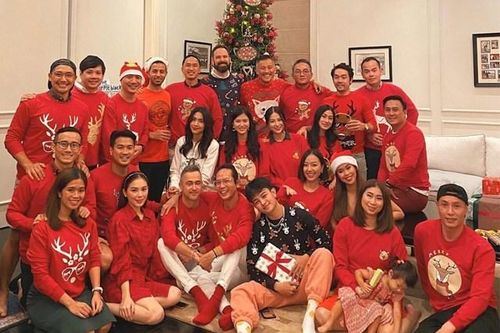 Biệt đội bạn 'triệu đô' của Hà Tăng tụ họp, dresscode hừng hực tinh thần giáng sinh