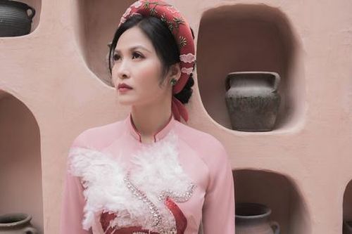 Hậu ly hôn, diễn viên Thúy Hà 'Về nhà đi con' làm mẫu áo dài