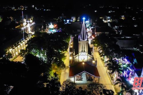Xứ đạo Phong Ý lên đèn chuẩn bị đón Giáng sinh
