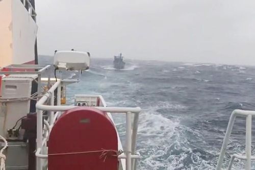 Tàu kiểm ngư KN 465 cứu nạn 1 tàu cá Bình Định