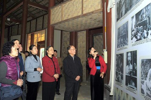Các đồng chí nguyên lãnh đạo Trung ương thăm Khu di tích Quốc gia đặc biệt Kim Bình