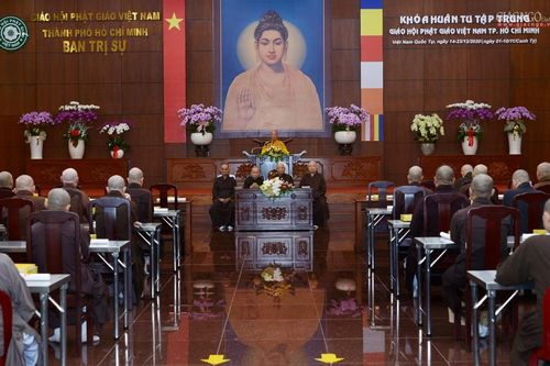 Khóa huân tu tập trung tại TP.HCM : Chư tôn đức thảo luận về Tăng sự, nghi lễ, truyền thông