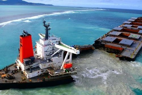 Thủy thủ tàu Nhật Bản cố 'hóng sóng điện thoại', gây thảm họa biển lớn nhất năm