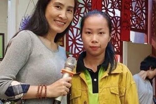 Cô gái 18 tuổi rửa bát thuê nuôi gia đình nhận học bổng 1 tỷ đồng
