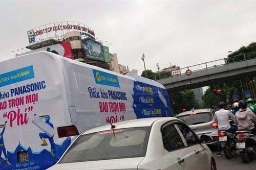 Hà Nội sẽ xử lý nghiêm ô tô khách dán quảng cáo phủ kín xe chạy trên phố