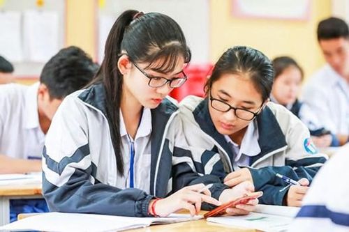 Học sinh sử dụng điện thoại: Hướng dẫn những điều các em không được làm