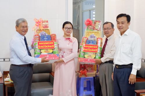 Cần Thơ: Thăm chúc mừng lễ Giáng sinh năm 2020