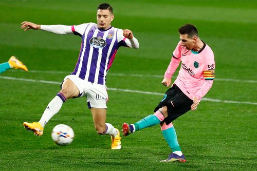 Messi lập kỷ lục trong trận thắng 3-0 của Barca