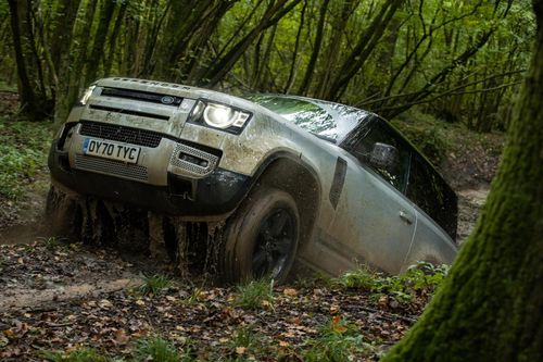 Jaguar Land Rover tố Volkswagen sao chép công nghệ xe địa hình