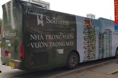 Đề nghị xử lý nghiêm xe khách dán quảng cáo kín thân xe chạy trong phố Hà Nội