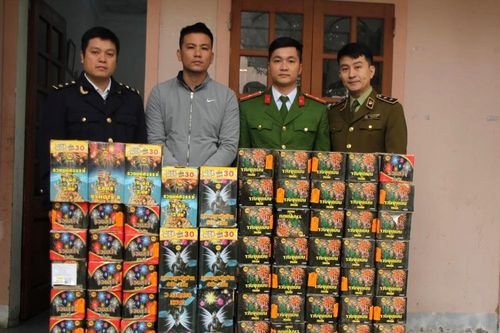 Bắt giữ gần 2 tạ pháo
