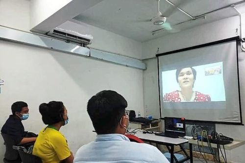 Cô giáo mù Malaysia dạy trực tuyến qua Zoom