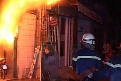 Thông tin mới vụ đối tượng tưới xăng đốt nhà hàng xóm rồi ung dung về nhà ngủ