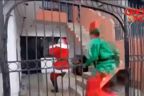 Ngỡ ngàng các 'ông già Noel' bắt sống băng đảng buôn bán ma túy
