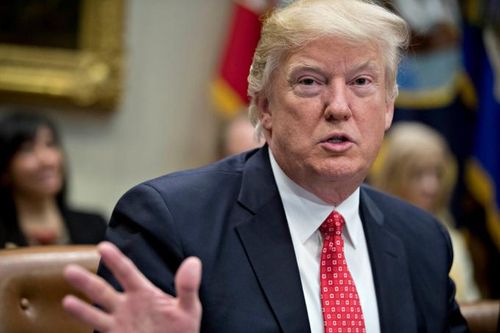 Trump đe dọa không thông qua gói cứu trợ Covid-19