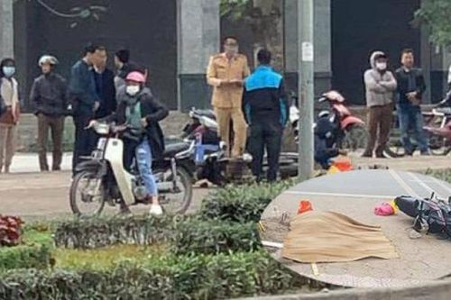 Đi lễ lúc rạng sáng, người phụ nữ lái xe máy tông vào gốc cây tử vong