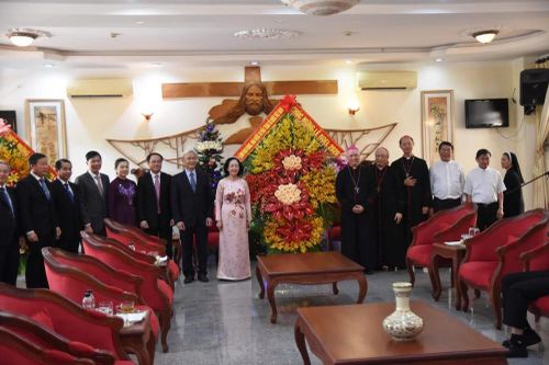 Trưởng ban dân vận T.Ư chúc mừng Giáng sinh tại Giáo phận Xuân Lộc