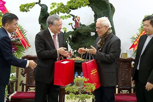 Bí thư Trung ương Đảng, Chánh án TANDTC thăm và chúc mừng Tòa Giám mục Bắc Ninh
