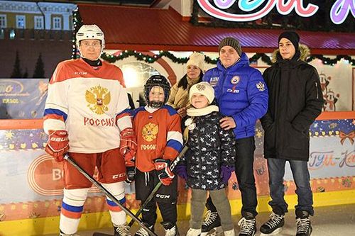 TT Nga Putin làm 'ông già Noel', chia sẻ ước nguyện đêm Giáng sinh