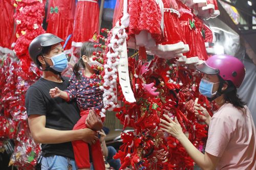 Rộn ràng không khí Giáng sinh ở TP.HCM và Đà Nẵng