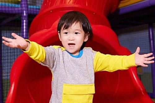 Quý tử đáng yêu của vợ chồng Hồ Hạnh Nhi