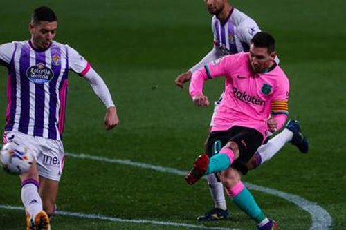 Messi phá siêu kỷ lục ghi bàn của huyền thoại Pele
