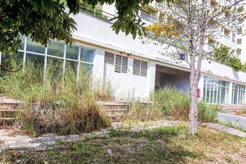 Xót xa nhà hoang trên 'đất vàng'