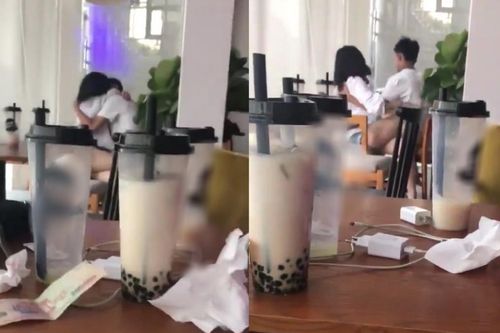 Cặp đôi trẻ 'khóa môi' say đắm ở quán trà sữa đông khách gây phản cảm