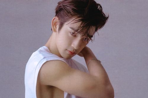 Jinyoung tìm công ty mới: GOT7 đứng trên bờ vực tan rã