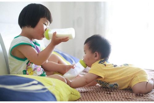 Ly hôn sau 3 tháng vì không thống nhất được con sẽ mang họ bố hay họ mẹ