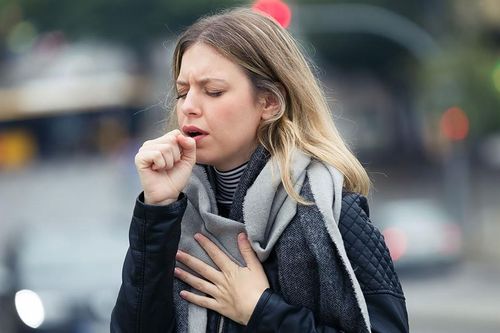 Bác sĩ hướng dẫn 6 cách xử trí cơn ho kéo dài khi trời lạnh