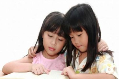 Hậu Giang: Trao bằng khen và tiền thưởng cho 22 gia đình sinh đủ 2 con gái