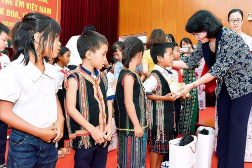 Huy động nguồn lực hỗ trợ trẻ em nghèo