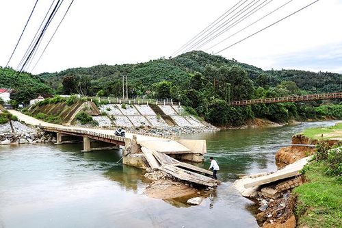 Khánh Vĩnh: Khẩn trương sửa chữa công trình bị hư hỏng do mưa lũ
