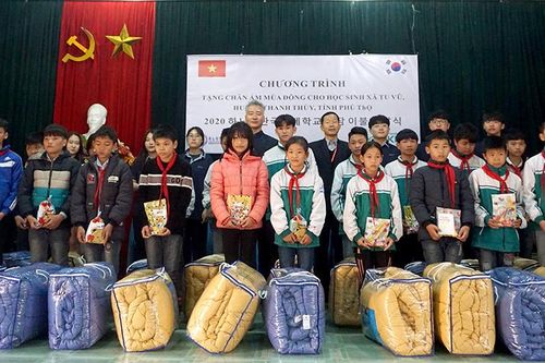 Chương trình tặng chăn ấm mùa đông