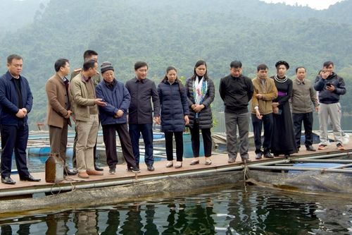 Các đồng chí nguyên lãnh đạo Trung ương thăm huyện Na Hang
