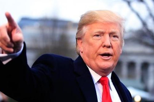 Tổng thống Donald Trump chê gói cứu trợ COVID-19