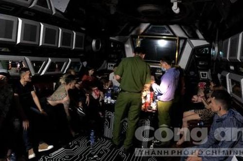 Hàng chục người 'bay lắc' trong quán karaoke Victory ở Sài Gòn
