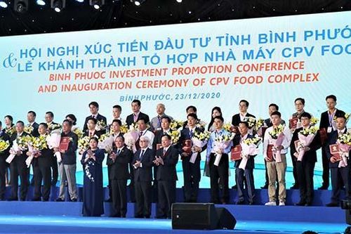 Bình Phước trao giấy chứng nhận đầu tư 2 tỷ USD cho 35 doanh nghiệp