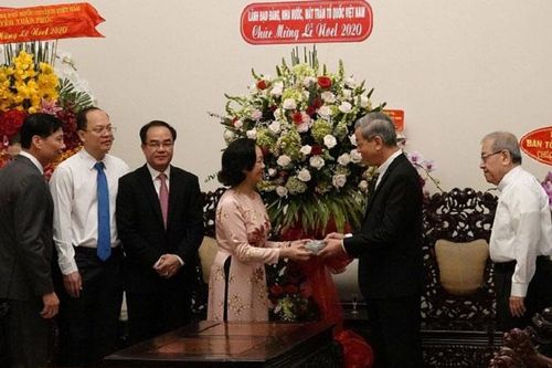 Đồng chí Trương Thị Mai thăm, chúc mừng Tòa Tổng Giám mục Tổng Giáo phận thành phố Hồ Chí Minh