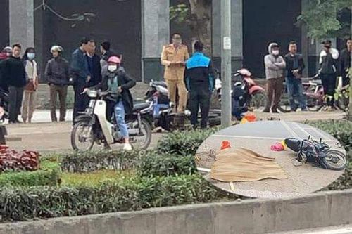 Một phụ nữ tử vong vì tự đâm xe máy vào gốc cây