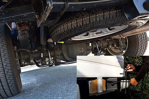Cẩn trọng tình huống xe bán tải không tháo được lốp dự phòng do vướng biển số