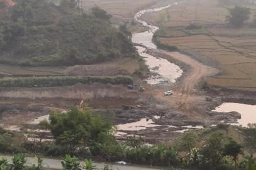 Vi phạm nghiêm trọng khi cấp phép khai quặng